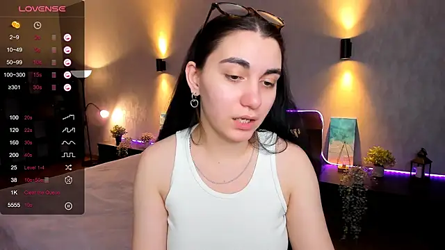 hannacheekss  online show from 01.28.25