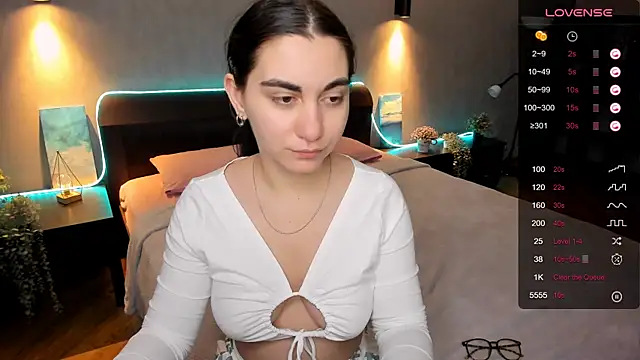 hannacheekss  online show from 02.07.25