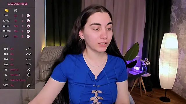 hannacheekss  online show from 02.15.25