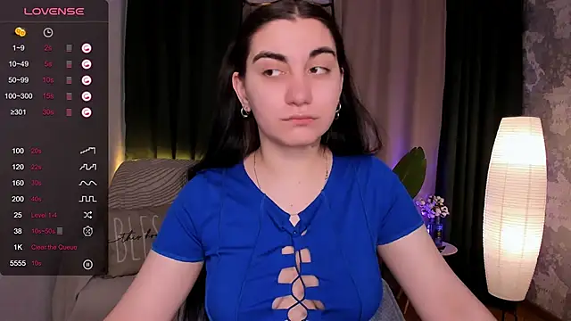 hannacheekss  online show from 02.26.25