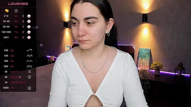 hannacheekss  online show from 03.17.25