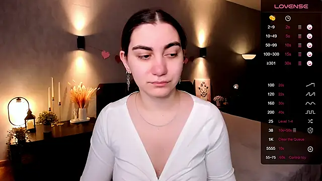 hannacheekss  online show from 11.04.25