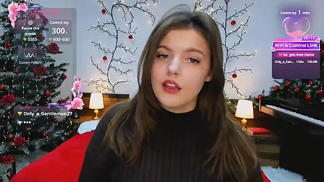 Snapshot of showmeparadise chatting on 12.14.24 showmeparadise online show from 12.14.24