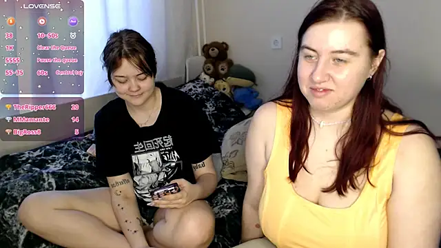 Snapshot of BettyandRich_ chatting on 03.22.25 BettyandRich online show from 03.22.25