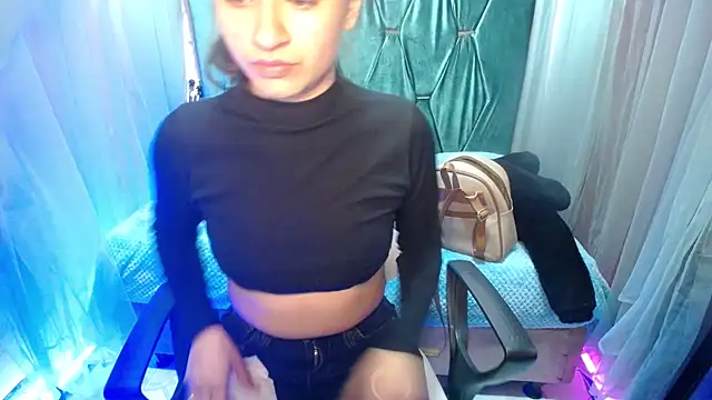 Snapshot of BonnieAnalEx chatting on 02.18.25 BonnieAnalEx online show from 02.18.25