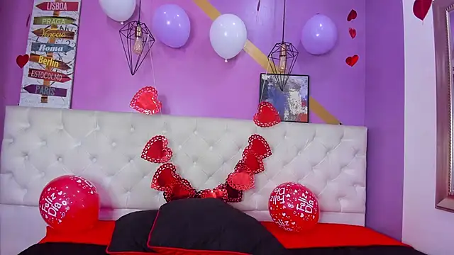 Snapshot of Candypoppy77 chatting on 02.25.25 Candypoppy77 online show from 02.25.25