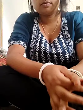 Snapshot of Priya_2222 chatting on 03.04.25 Priya 2222 online show from 03.04.25