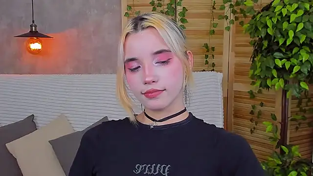 Snapshot of as1an_girlfriend chatting on 01.28.25 as1an girlfriend online show from 01.28.25