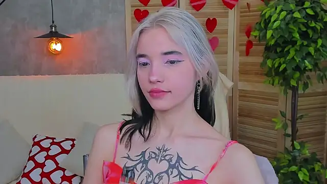 Snapshot of as1an_girlfriend chatting on 02.14.25 as1an girlfriend online show from 02.14.25