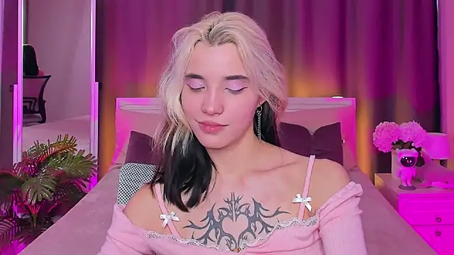 Snapshot of as1an_girlfriend chatting on 03.13.25 as1an girlfriend online show from 03.13.25