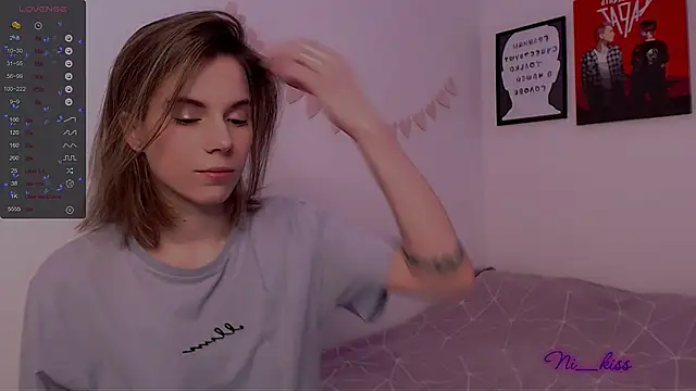 Snapshot of _ni_kiss chatting on 03.10.25 ni kiss online show from 03.10.25