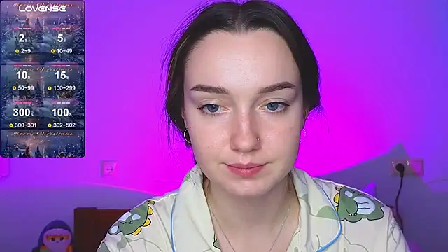 Snapshot of Wild_Sophie_ chatting on 01.11.25 Wild Sophie online show from 01.11.25