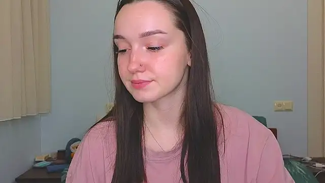 Snapshot of Wild_Sophie_ chatting on 01.25.25 Wild Sophie online show from 01.25.25