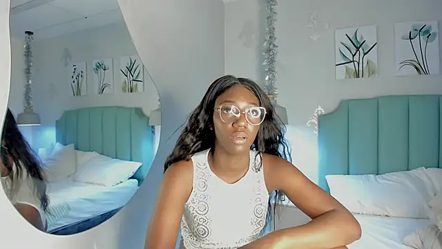 Khenta Michells online show from 02.06.25