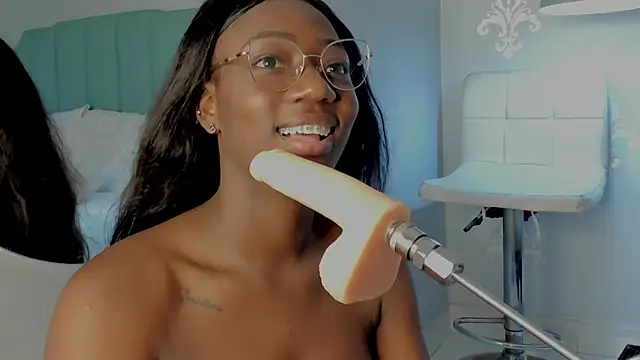 Khenta Michells online show from 02.24.25