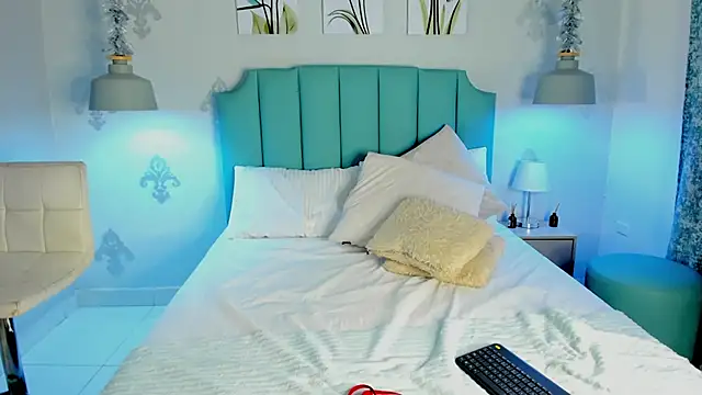 Khenta Michells online show from 03.05.25