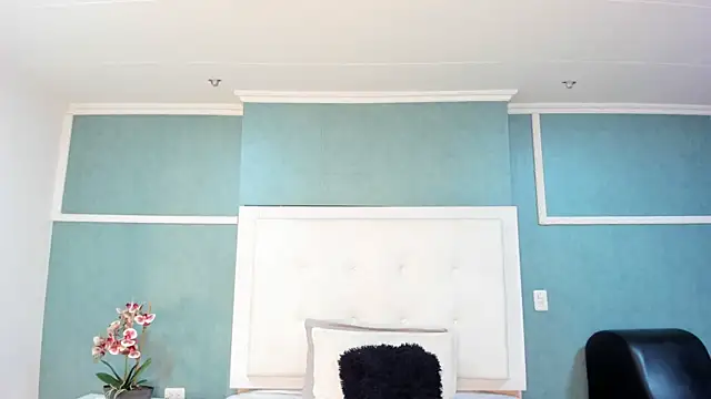 Khenta Michells online show from 09.20.25