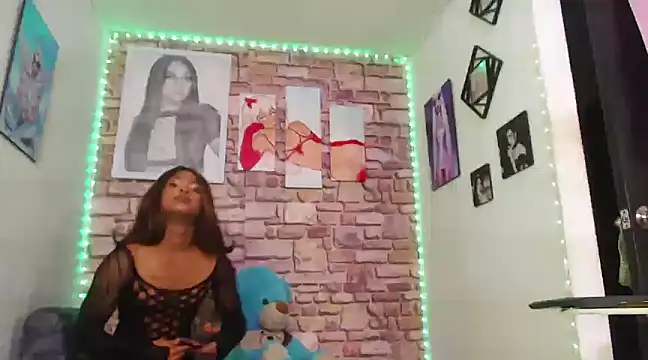 Snapshot of vixenxqueens chatting on 03.02.25 vixenxqueens online show from 03.02.25