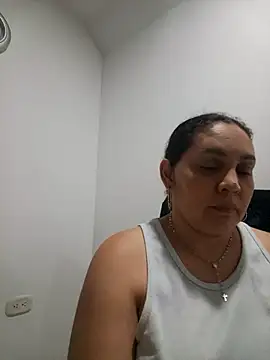 Snapshot of MirandaSoto chatting on 09.17.25 MirandaSoto online show from 09.17.25