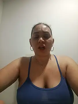 Snapshot of MirandaSoto chatting on 10.11.25 MirandaSoto online show from 10.11.25