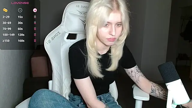 Snapshot of LizaKisses chatting on 10.05.25 LizaKisses online show from 10.05.25