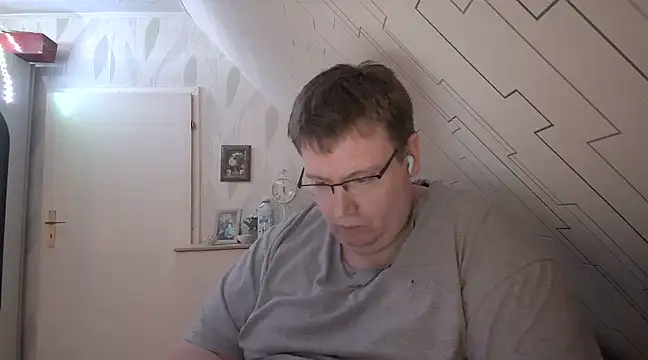 Snapshot of der_alex38 chatting on 02.13.25 der alex38 online show from 02.13.25