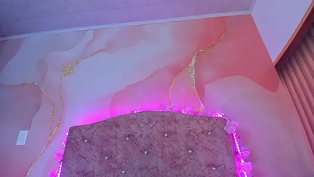 Snapshot of Bella__sweet chatting on 02.28.25 Bella sweet online show from 02.28.25