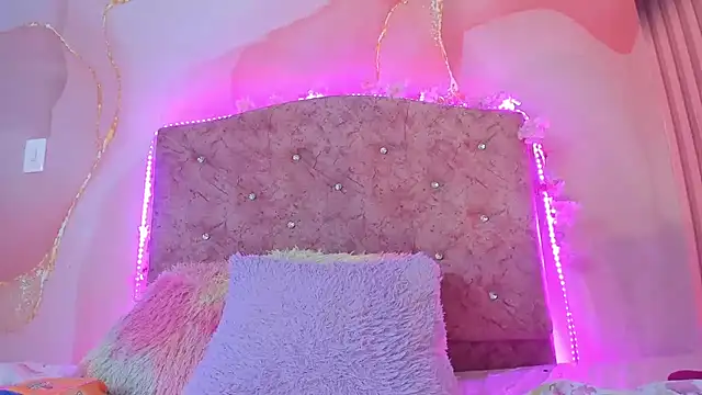 Snapshot of Bella__sweet chatting on 03.16.25 Bella sweet online show from 03.16.25