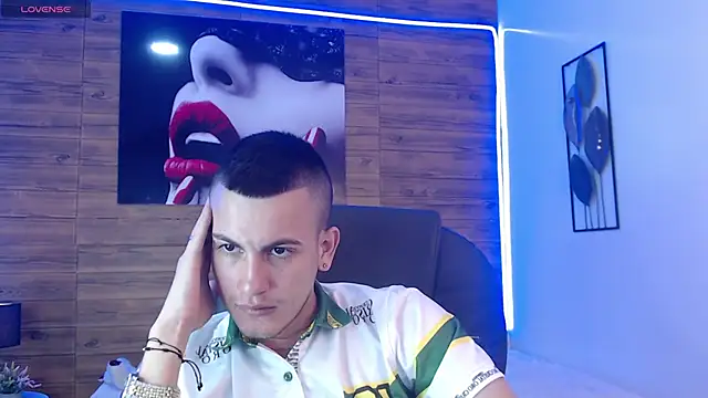 Snapshot of Cerokershelby chatting on 12.27.24 Cerokershelby online show from 12.27.24