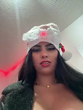 Snapshot of Maddy_Rouse_ chatting on 12.25.24 Maddy Rouse  online show from 12.25.24