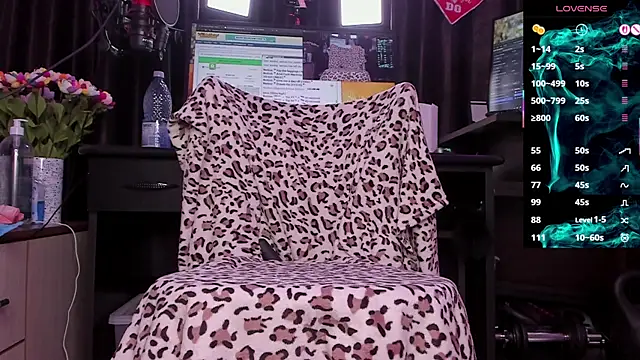 Raissa sky26 online show from 10.31.25