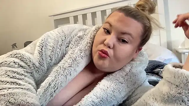 Busty-BBW-Emilie online show from 12.27.24
