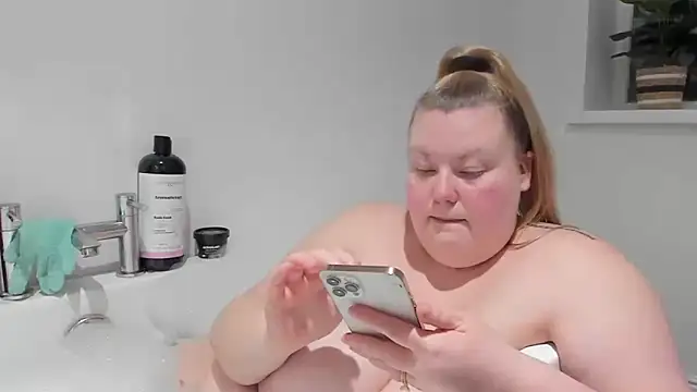 Busty-BBW-Emilie online show from 03.05.25