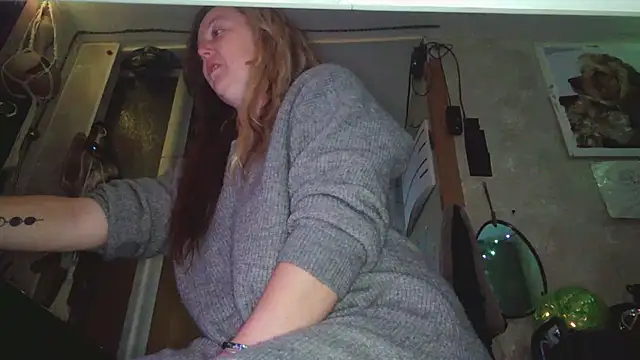 Snapshot of Lyrann89 chatting on 12.01.25 Lyrann89 online show from 12.01.25