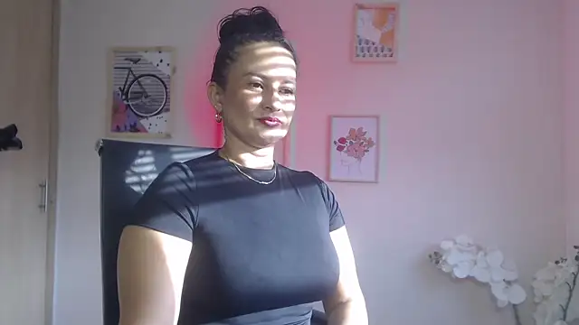 Snapshot of lucy_diiaz chatting on 02.05.25 lucy diiaz online show from 02.05.25