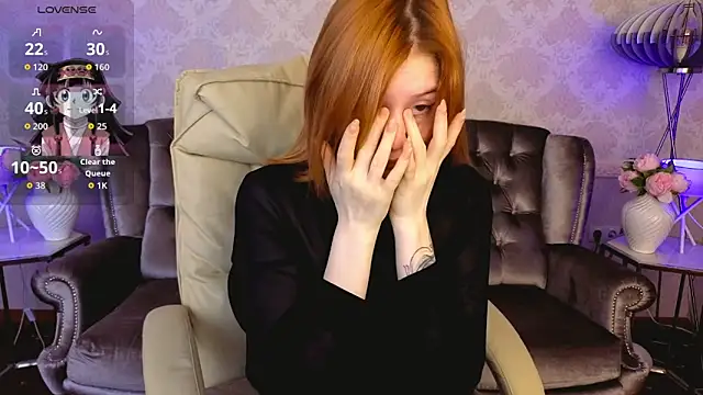 Snapshot of Sasha_Exclusive chatting on 10.19.25 Sasha Exclusive online show from 10.19.25