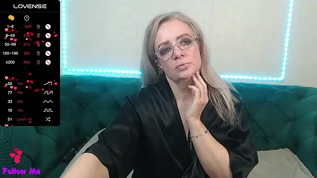 Snapshot of IvanaCharm chatting on 02.13.25 IvanaCharm online show from 02.13.25