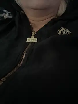 Snapshot of luna_14 chatting on 09.30.25 luna 14 online show from 09.30.25