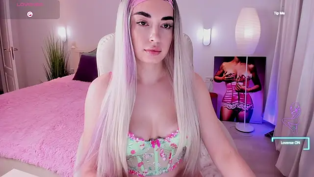 Miss Elia online show from 01.16.25