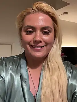 Snapshot of Blondiee3088 chatting on 02.19.25 Blondiee3088 online show from 02.19.25