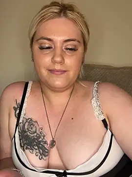 Snapshot of Blondiee3088 chatting on 02.23.25 Blondiee3088 online show from 02.23.25