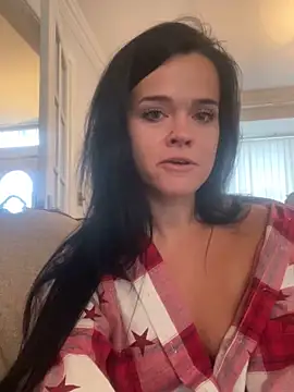 Snapshot of English-Chloe96 chatting on 12.18.24 English-Chloe96 online show from 12.18.24