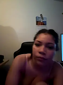 Snapshot of ladylavish chatting on 10.04.25 ladylavish online show from 10.04.25