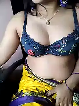 Snapshot of karishma chatting on 03.20.25 karishma online show from 03.20.25