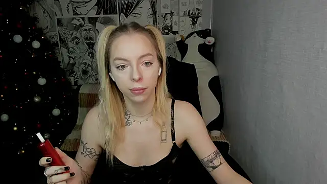 Snapshot of Martha_Cameron chatting on 12.20.24 Martha Cameron online show from 12.20.24
