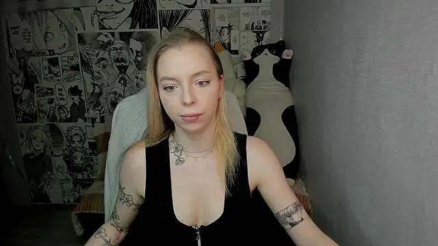 Snapshot of Martha_Cameron chatting on 02.04.25 Martha Cameron online show from 02.04.25
