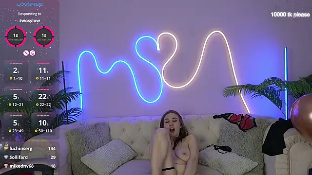 Snapshot of JennyyLuv chatting on 02.13.25 JennyyLuv online show from 02.13.25