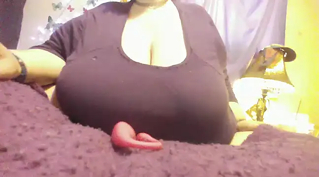 Snapshot of Alli_Kat chatting on 02.01.25 Alli Kat online show from 02.01.25