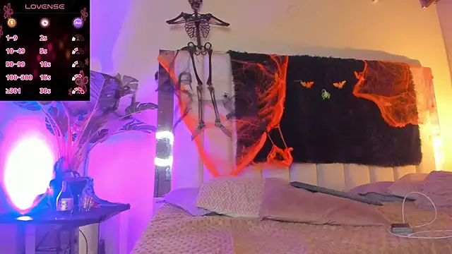 Snapshot of lil_hanna18 chatting on 10.31.25 lil hanna18 online show from 10.31.25