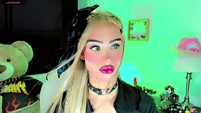 Snapshot of dollswit01 chatting on 01.20.25 dollswit01 online show from 01.20.25